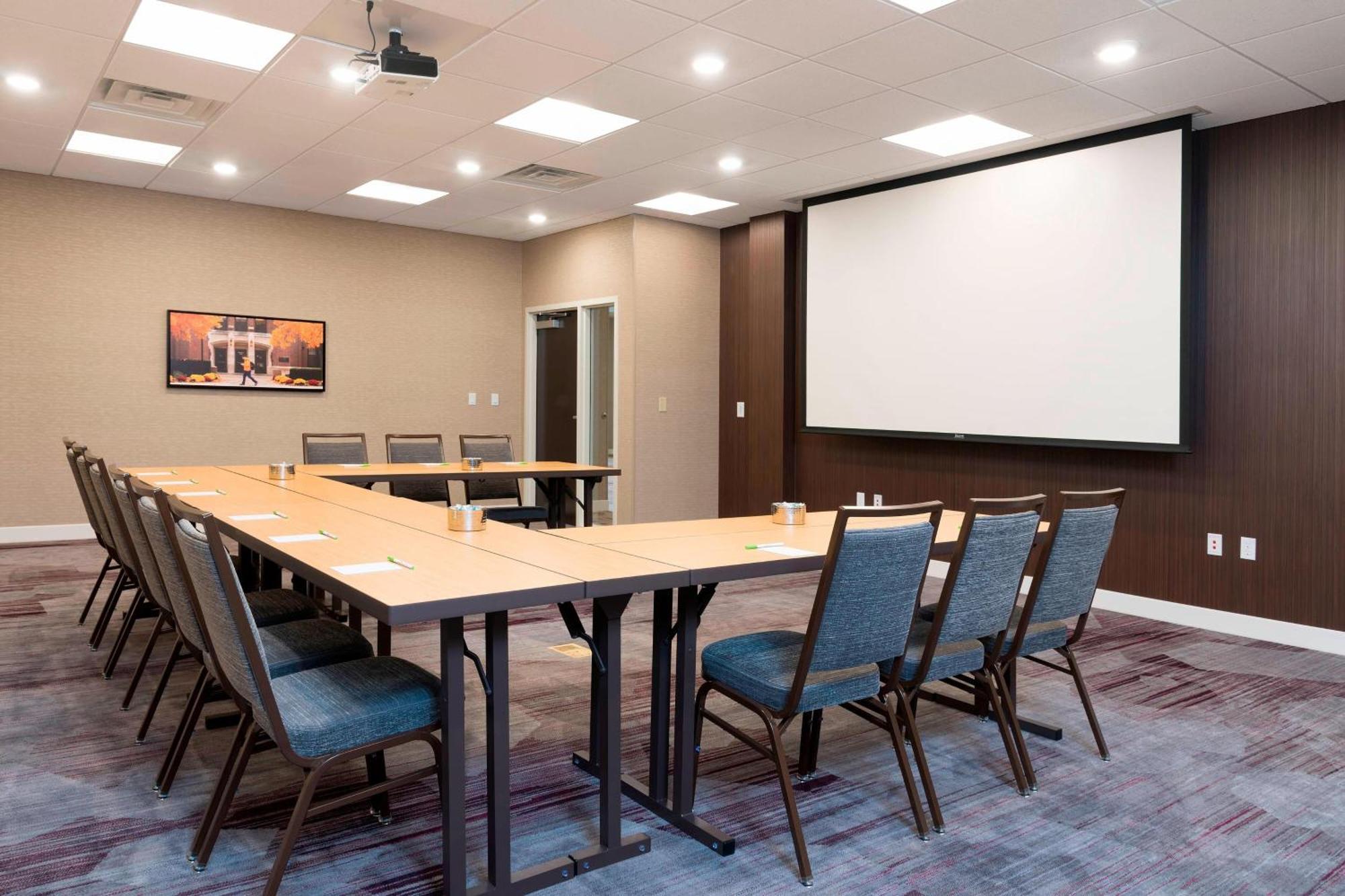 Courtyard By Marriott Mt. Pleasant At Central Michigan University Mount Pleasant Exteriör bild