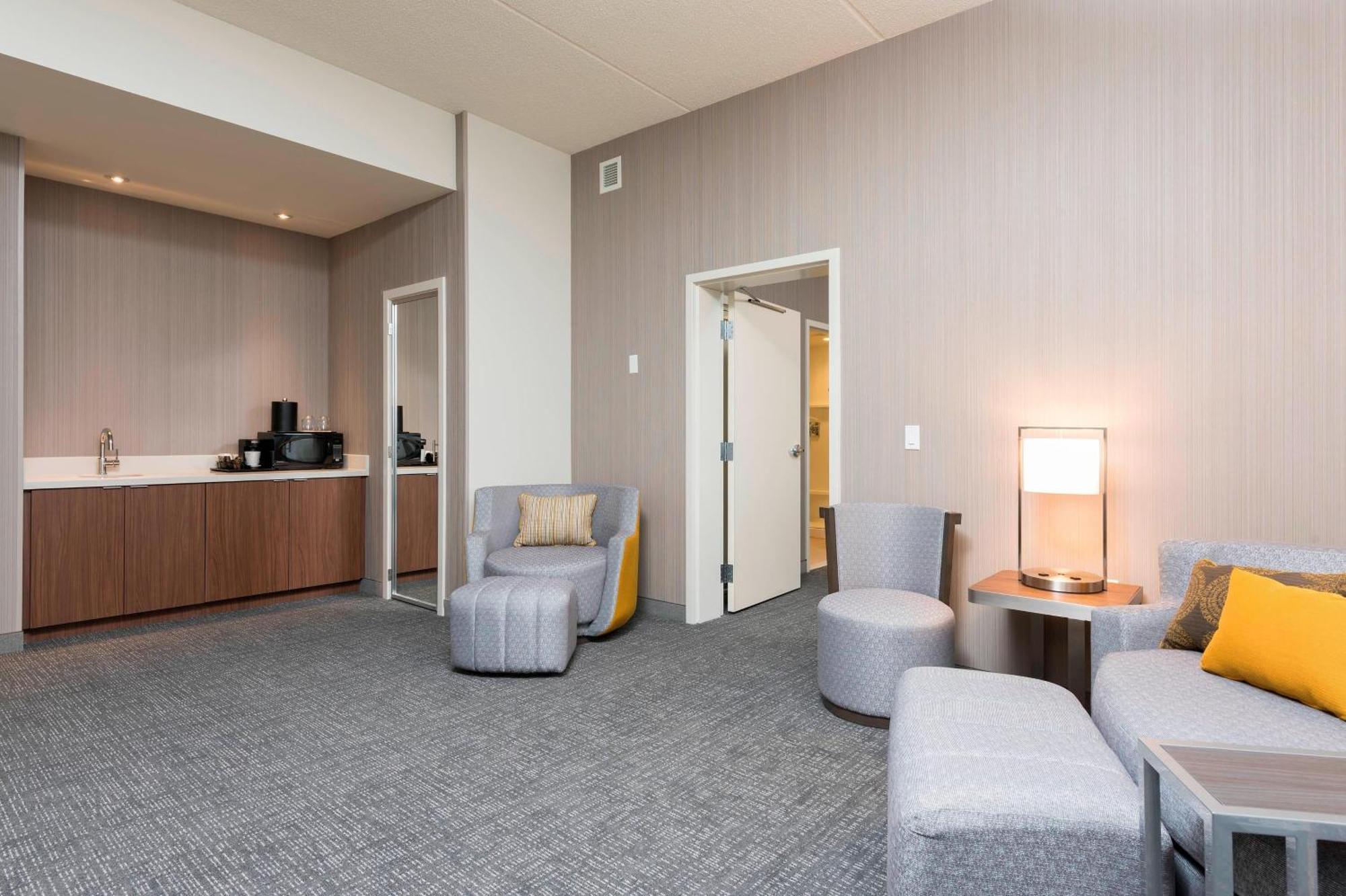 Courtyard By Marriott Mt. Pleasant At Central Michigan University Mount Pleasant Exteriör bild