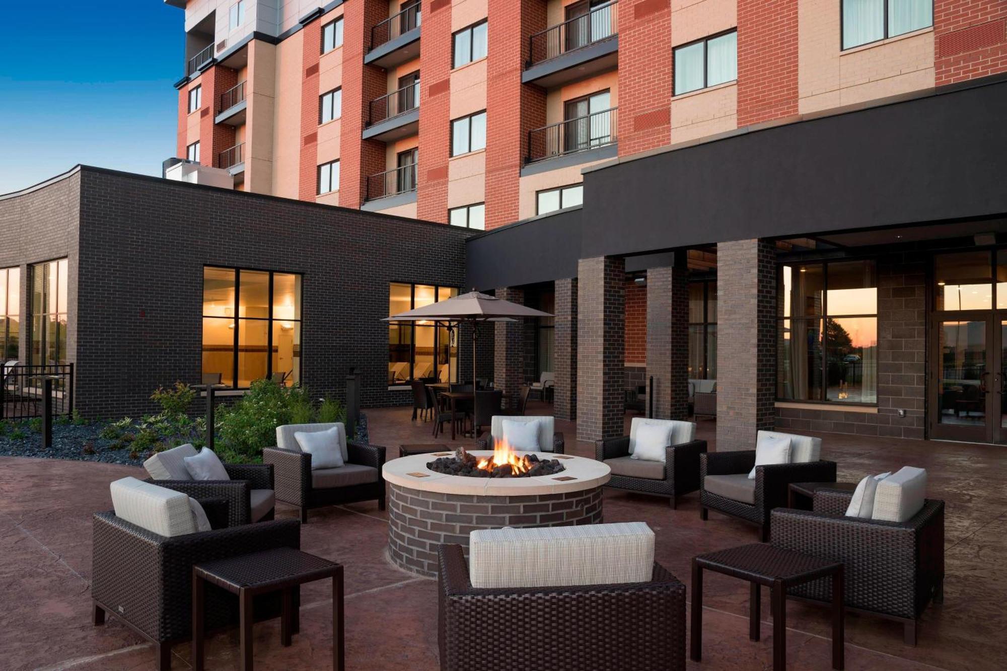 Courtyard By Marriott Mt. Pleasant At Central Michigan University Mount Pleasant Exteriör bild