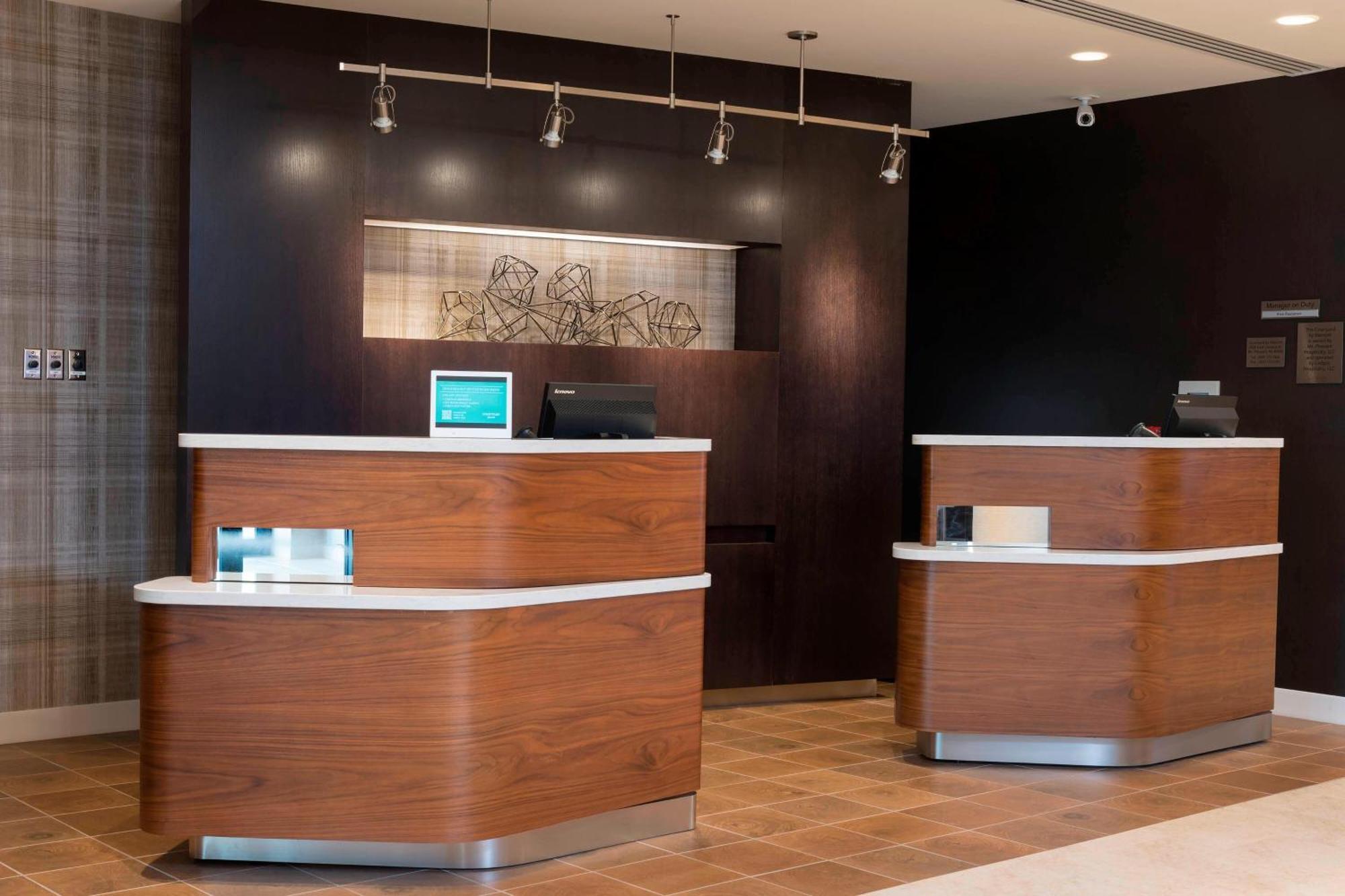 Courtyard By Marriott Mt. Pleasant At Central Michigan University Mount Pleasant Exteriör bild